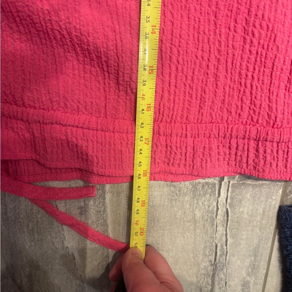 Reitmans Signature Pink Textured V-Neck Top - Picture 7 of 8